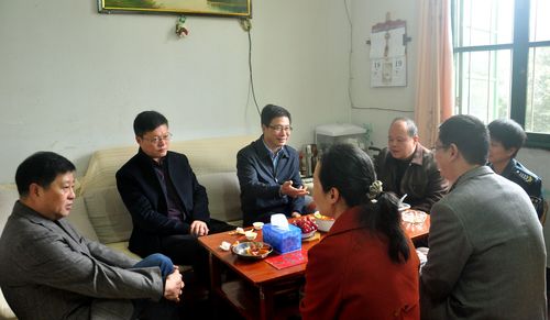 陳宏金：陳斌副總一行到永春分公司慰問(wèn)困難職工。.jpg