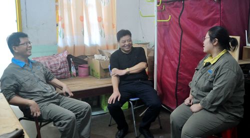 陳宏金：公司張賢鋒副總慰問永春分公司困難職工吳玲玲。.jpg