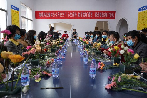 烽林連珂瑩：烽林分公司舉辦慶“三八”花藝、微景觀植物DIY活動(dòng)2~1.jpg