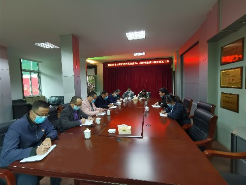 海峽科化公司黨委委員、紀(jì)檢書記何浦寨到民化建設(shè)公司、閩能銷售公司開展集體廉政談�? 圖片    廖連青~1.jpg