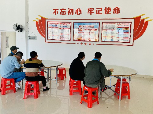 吳瑤：龍巖分公司職工食堂“十九屆六中全會(huì)精神主題文化長(zhǎng)廊”~1.jpg