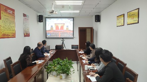 海科省民�?劉敏 省民爆公司掀起學(xué)習(xí)十九屆六中全會(huì)精神  （集中觀看新聞發(fā)布會(huì)）~1.jpg