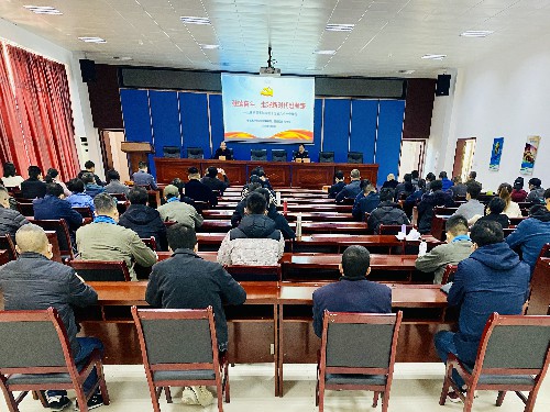 吳瑤：省機電控股公司黨委委員、副總經(jīng)理吳大文到龍巖分公司作題為《繼續(xù)奮斗，走好新時代趕考路》黨的十九屆六中全會精神宣講。~1.jpg