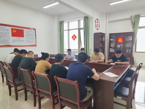 格式工廠龍巖分公�?黃曉�?龍巖分公司團(tuán)支部專(zhuān)題學(xué)習(xí)公司第二次團(tuán)代會(huì)精神1.jpg